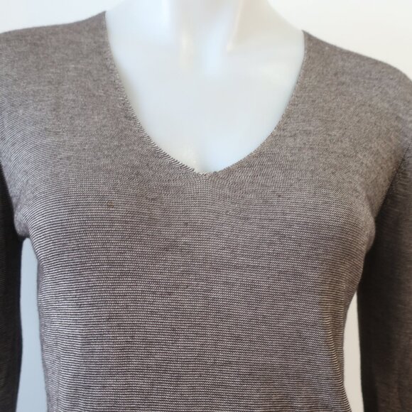 Womens Akris Dark Brown Taupe Cashmere Silk V-Neck Pullover Sweater 8 - Picture 2 of 12
